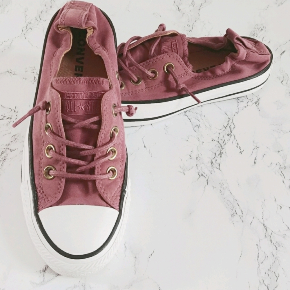 Maroon Converse Shoreline
Womens Size 6